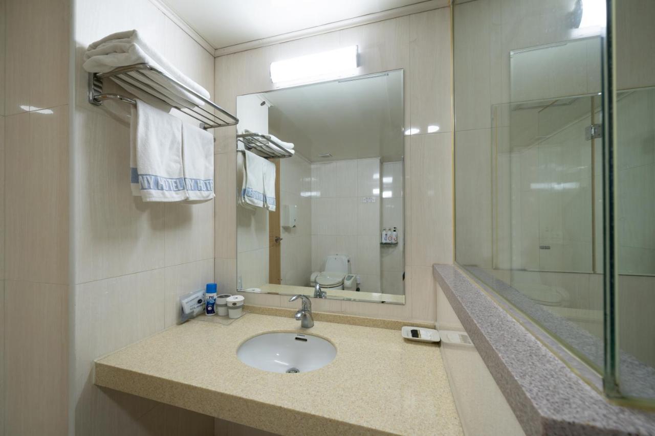 Symphony Hotel Suwon Dış mekan fotoğraf